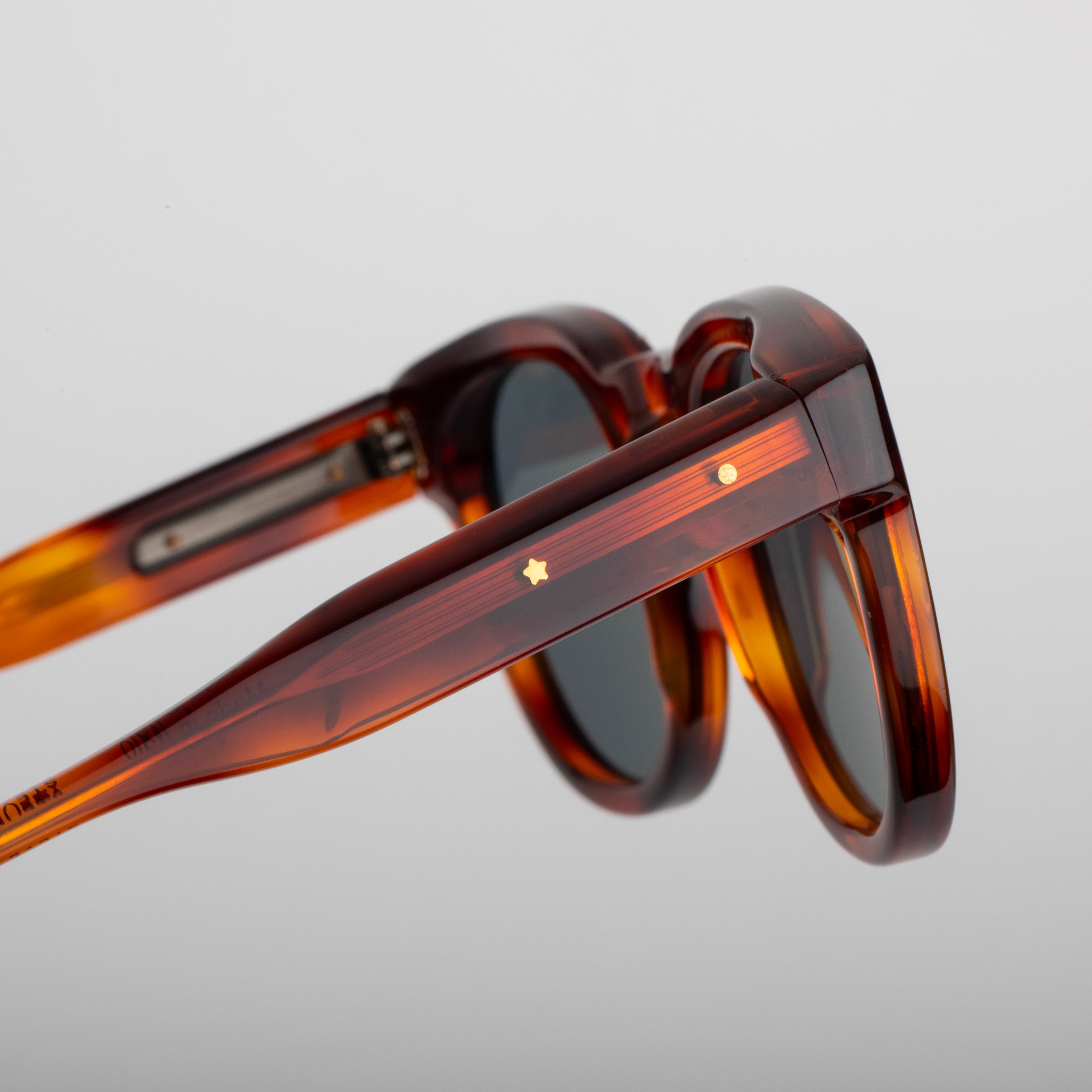 #Couleur_Light Tortoise