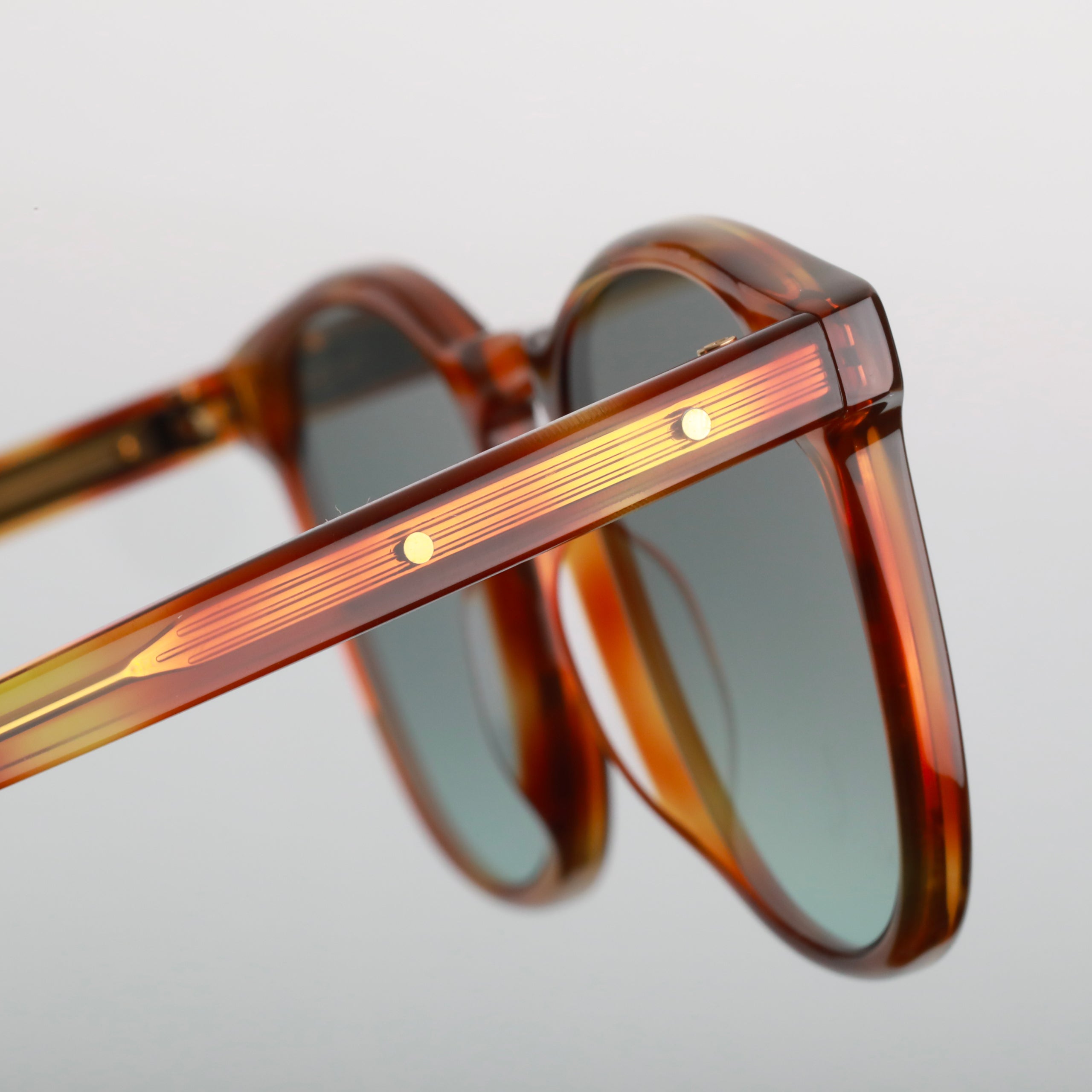 #Couleur_Light Tortoise