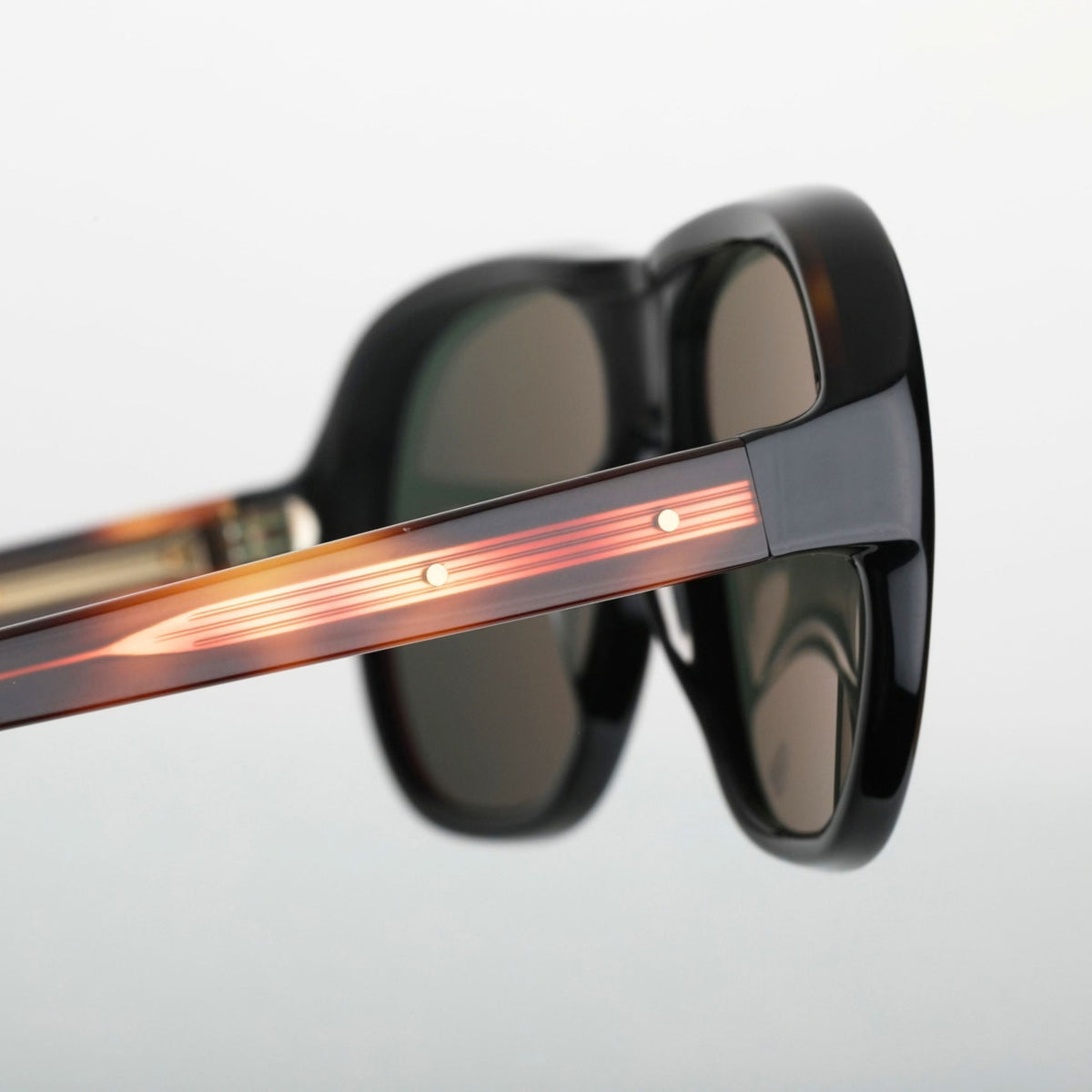 #Couleur_Black & Tortoise Temples