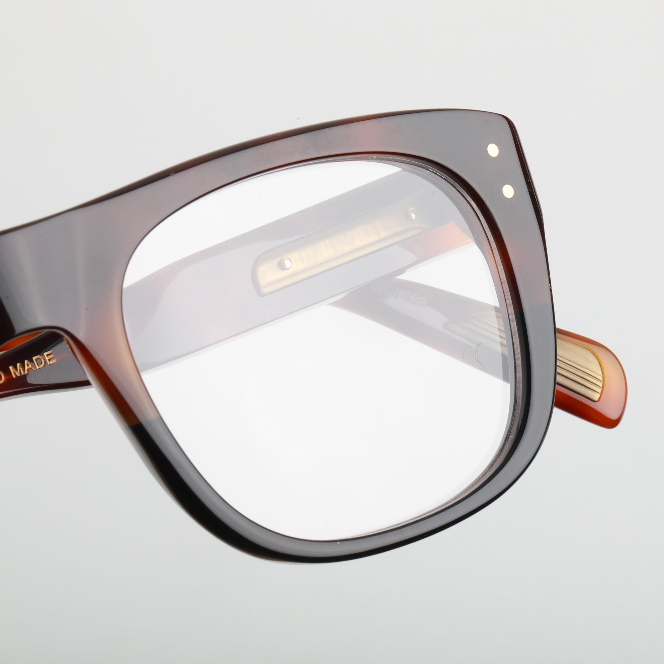 #Couleur_Tortoise to Black