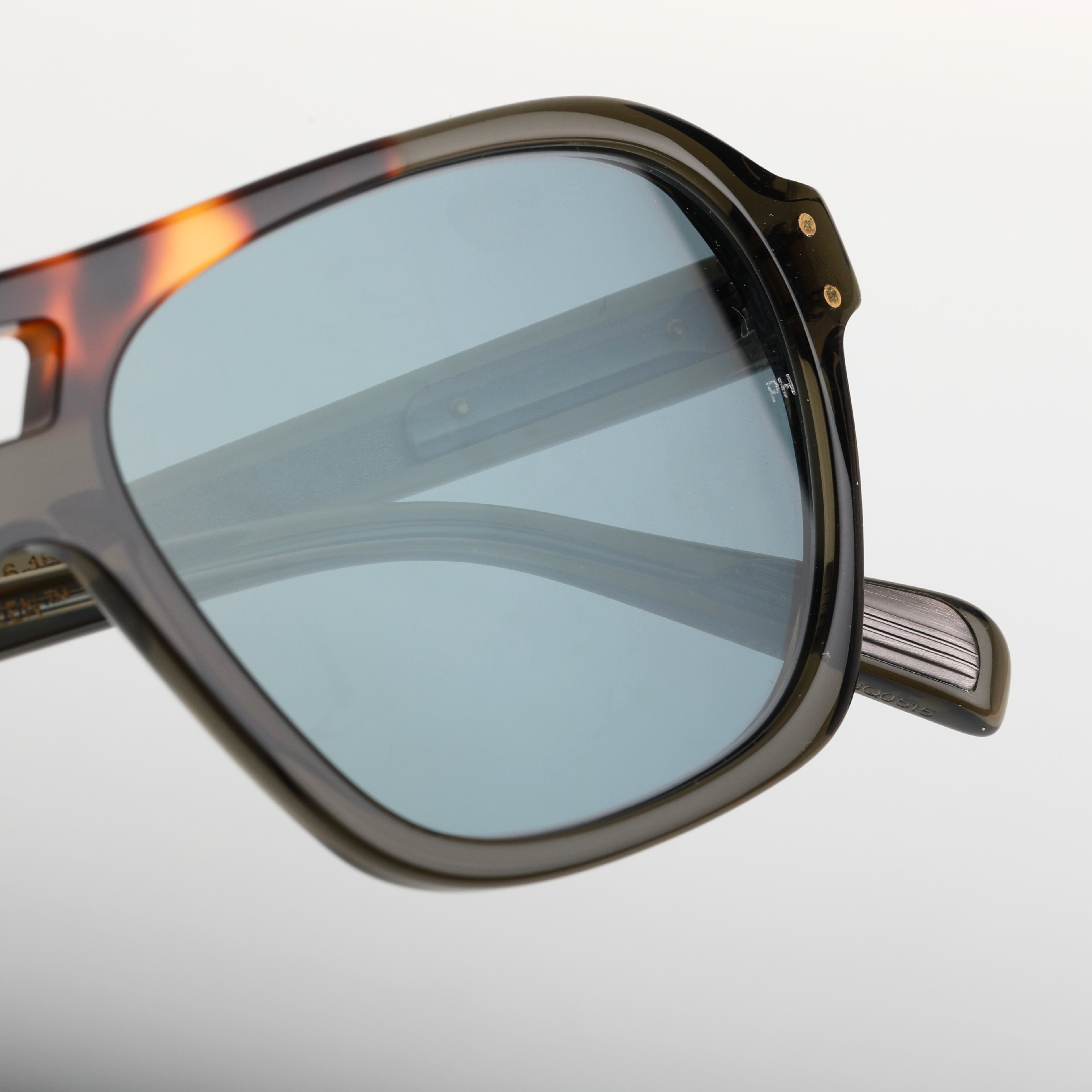 #Couleur_Crystal Khaki & Tortoise Front Bar