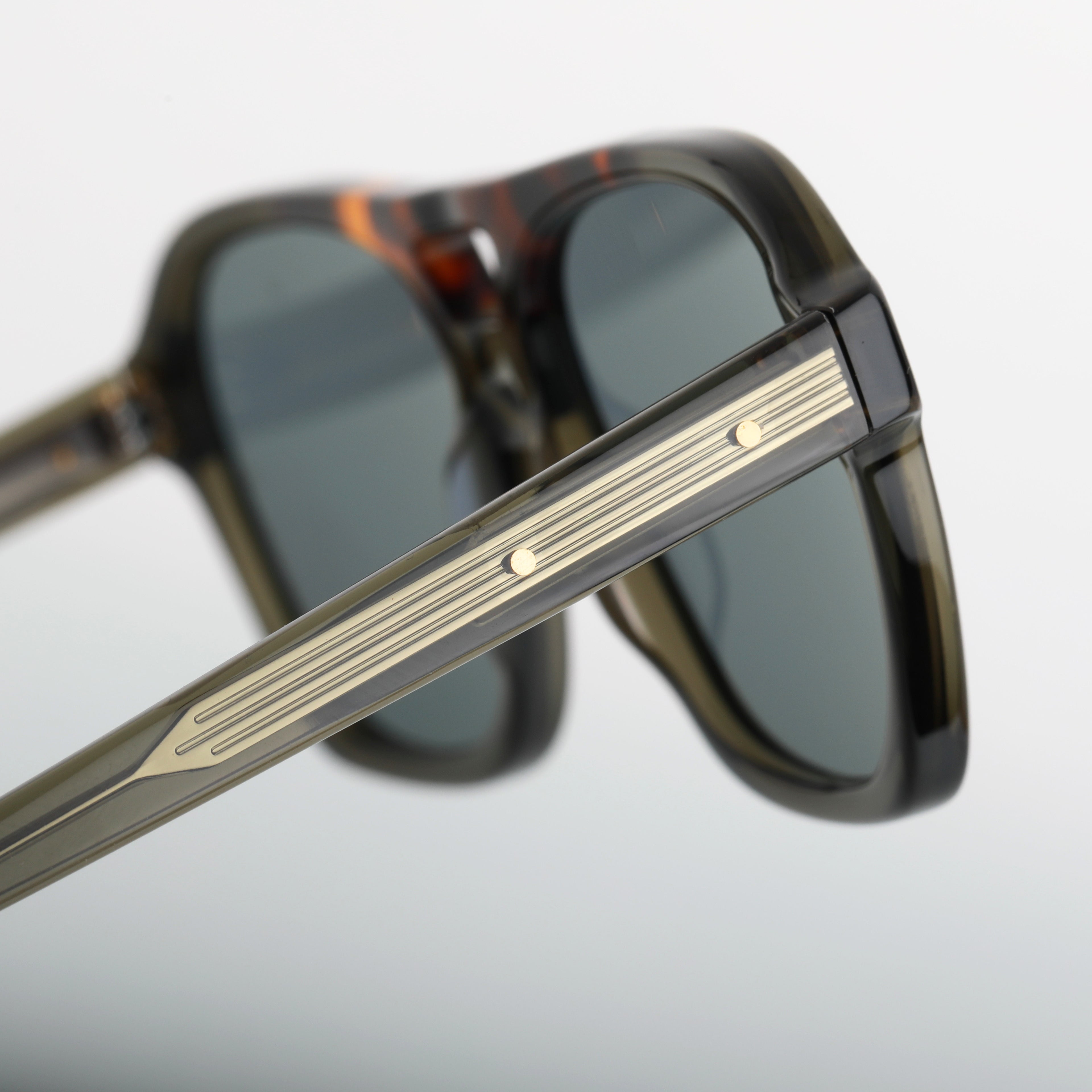 #Couleur_Crystal Khaki & Tortoise Front Bar