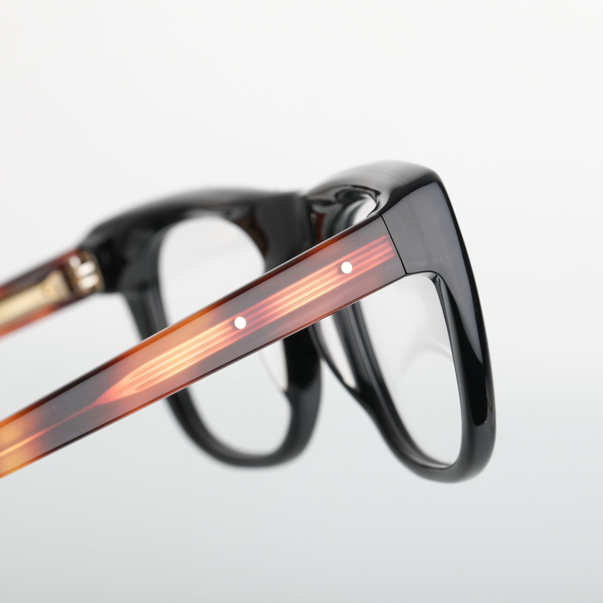 #Couleur_Black & Tortoise Temples