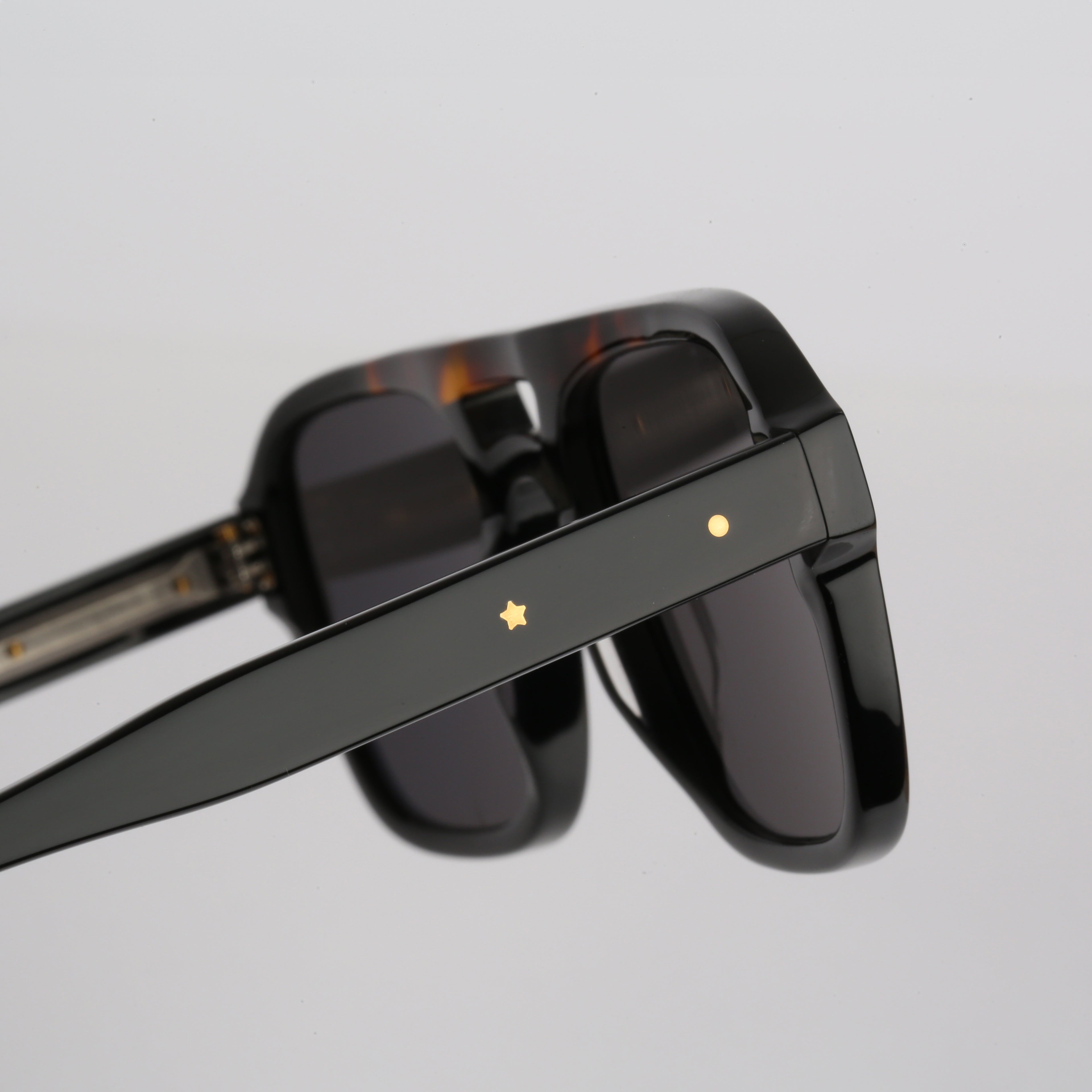 #Couleur_Black & Tortoise Front Bar